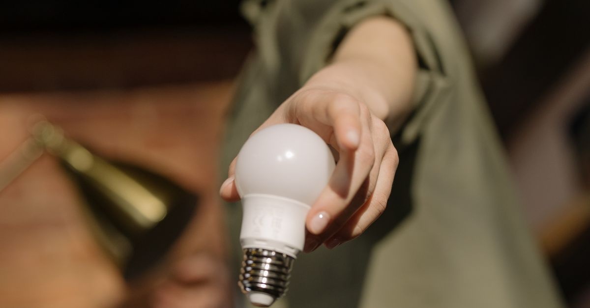 Evde Enerjiyi Akıllıca Yönetin: Küçük Adımlarla Büyük Tasarruf